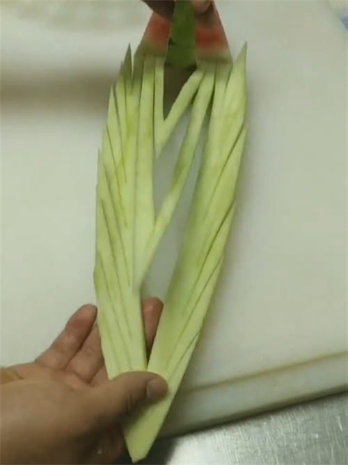 超級簡單的ktv西瓜皮拉花教程，在家可制作的ktv西瓜皮拉花