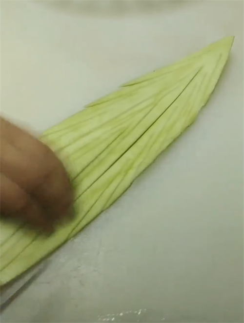 超級簡單的ktv西瓜皮拉花教程，在家可制作的ktv西瓜皮拉花