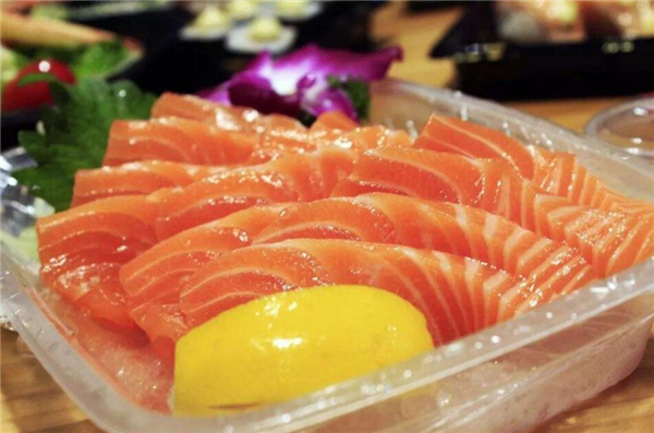 三文魚生吃還是熟吃好,三文魚熟吃也可以安全又營養(yǎng)