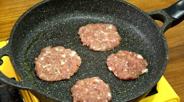 自制牛肉漢堡肉餅做法，日式美食的牛肉漢堡肉餅做法